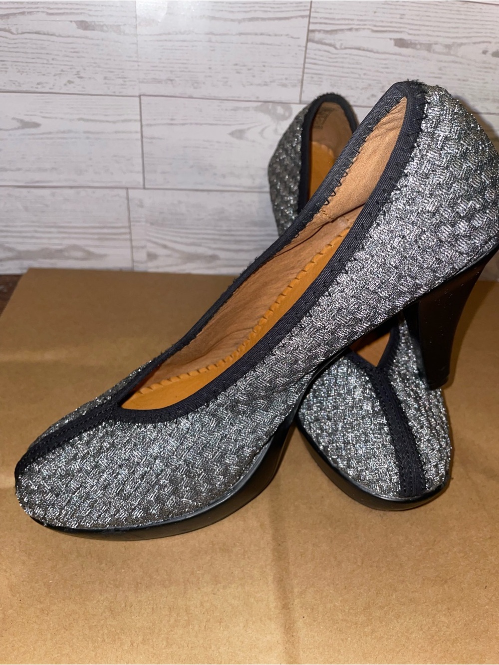 bernie mev. Silver Tweed Mid Heel Pumps